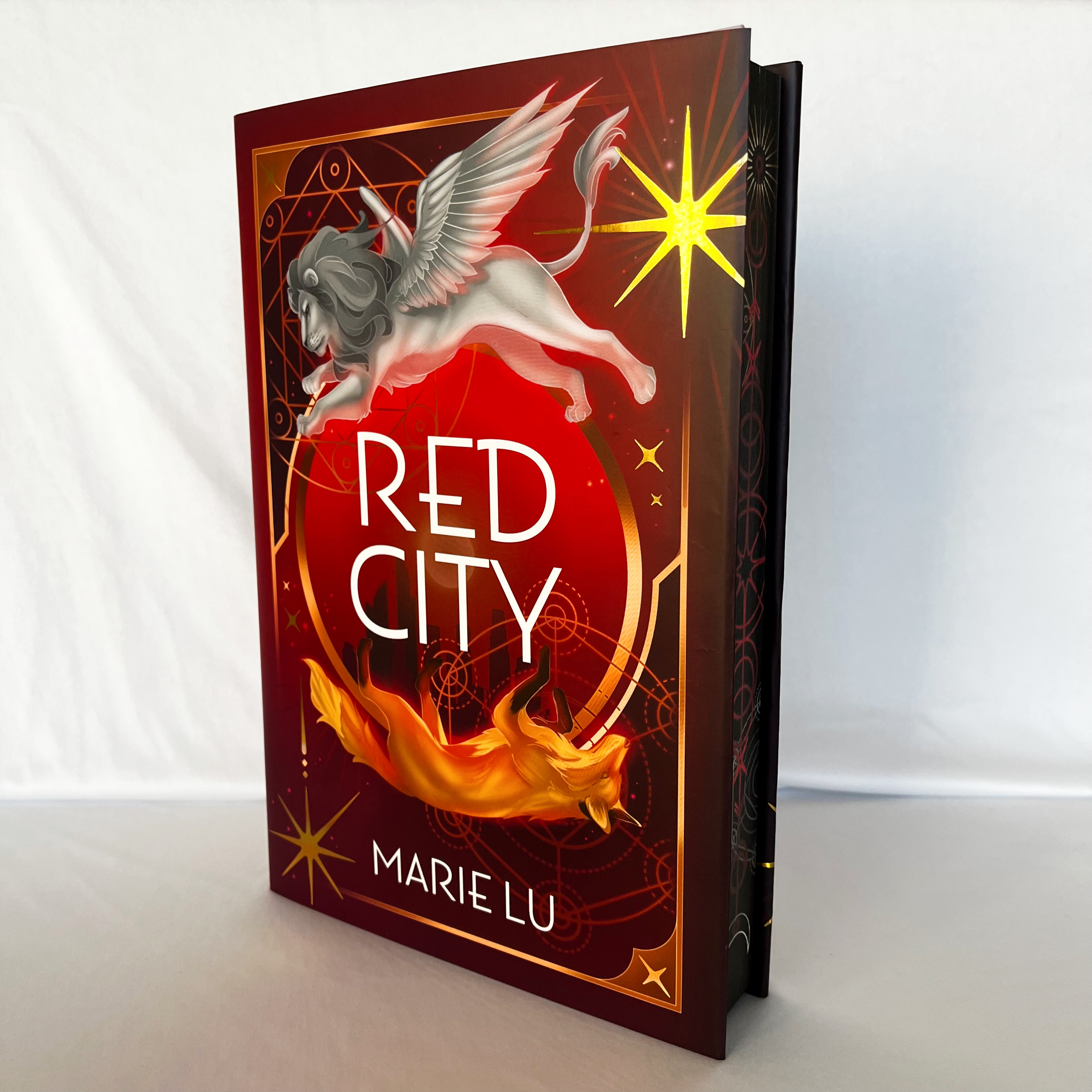 洋書 Red City, Owlcrate edition Red City Marie Lu OwlCrate Adult October | Books & Spreadsheets